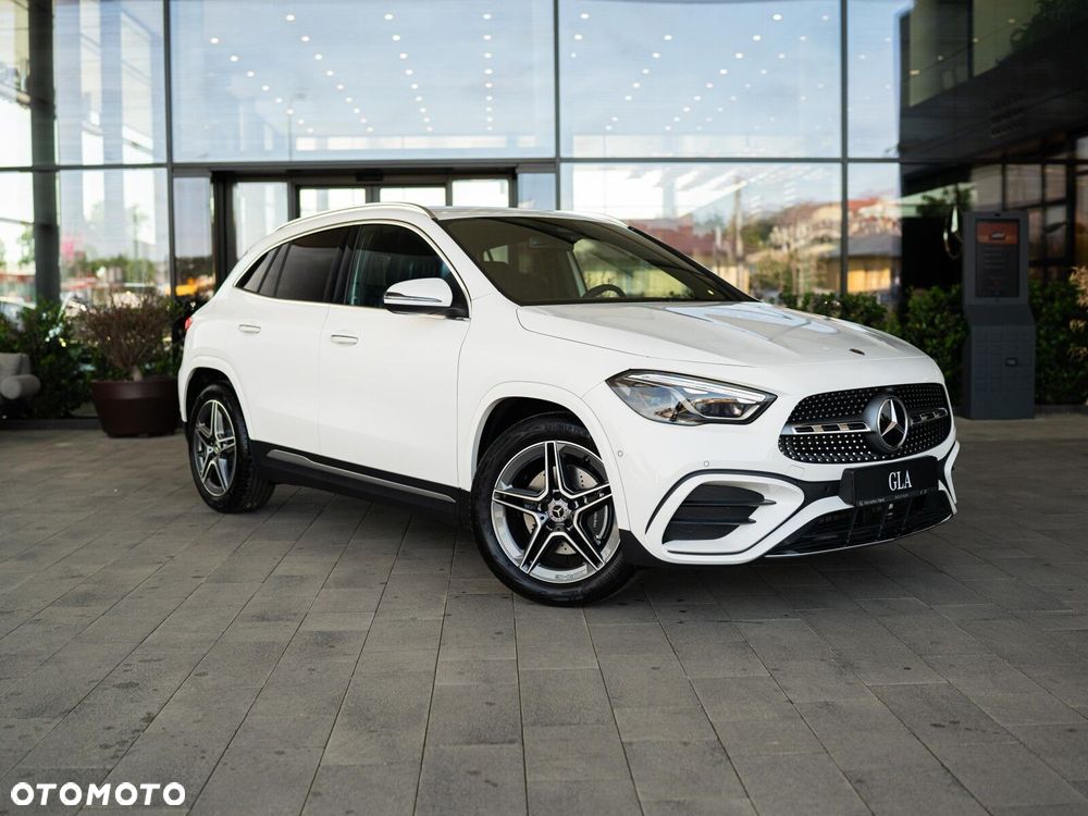 Mercedes-Benz GLA - 4