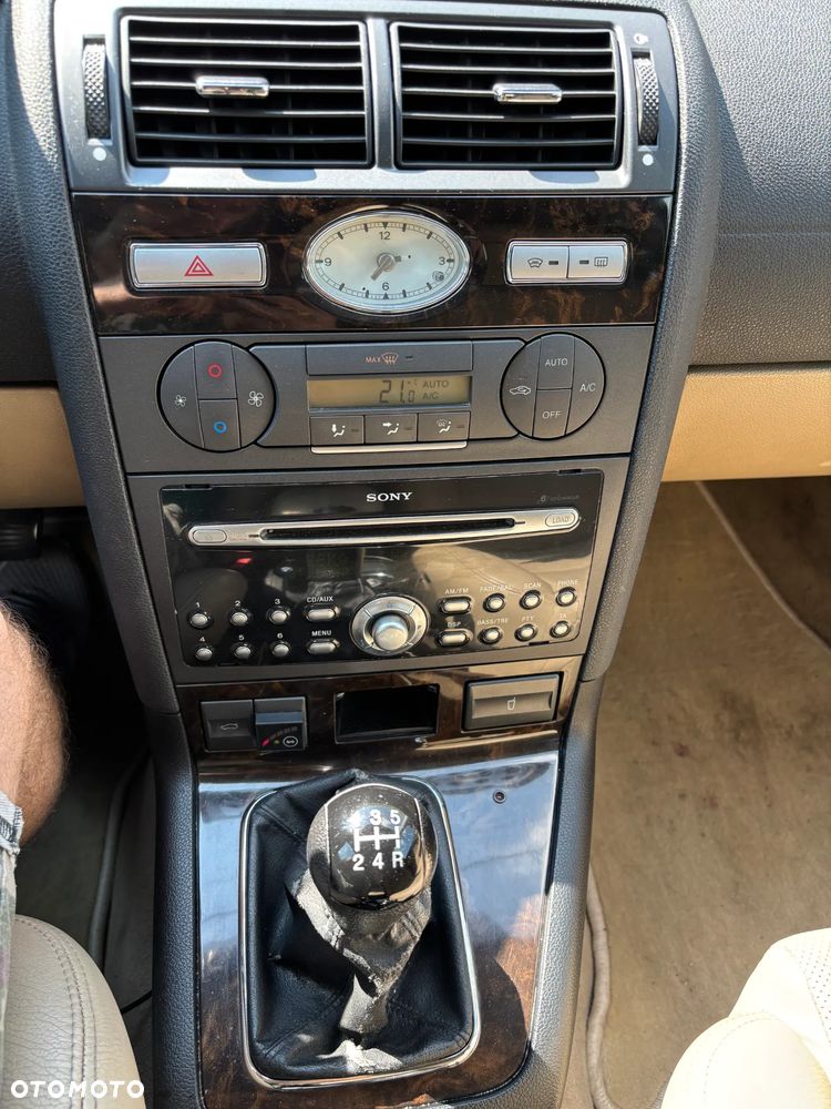 Ford Mondeo 2.0 Ghia - 8