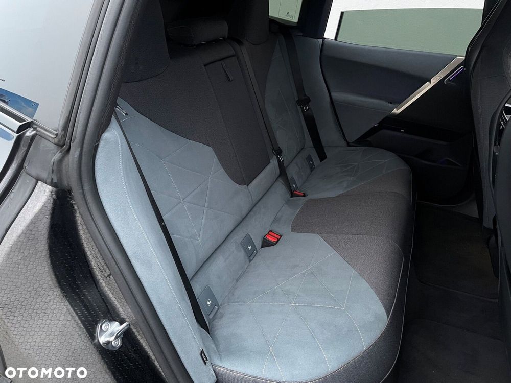 BMW iX - 23