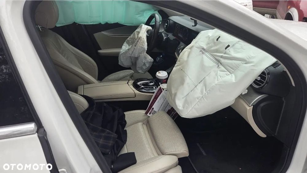 Mercedes-Benz Klasa E 220 d 4-Matic 9G-TRONIC - 2