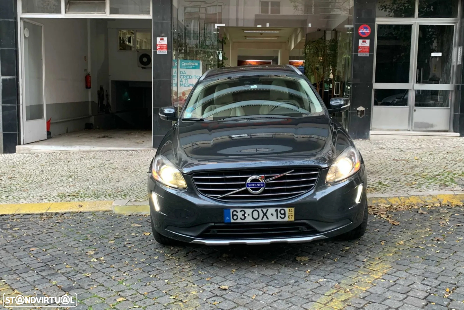 Volvo XC 60 2.0 D4 R-Design Summum Geartronic - 12