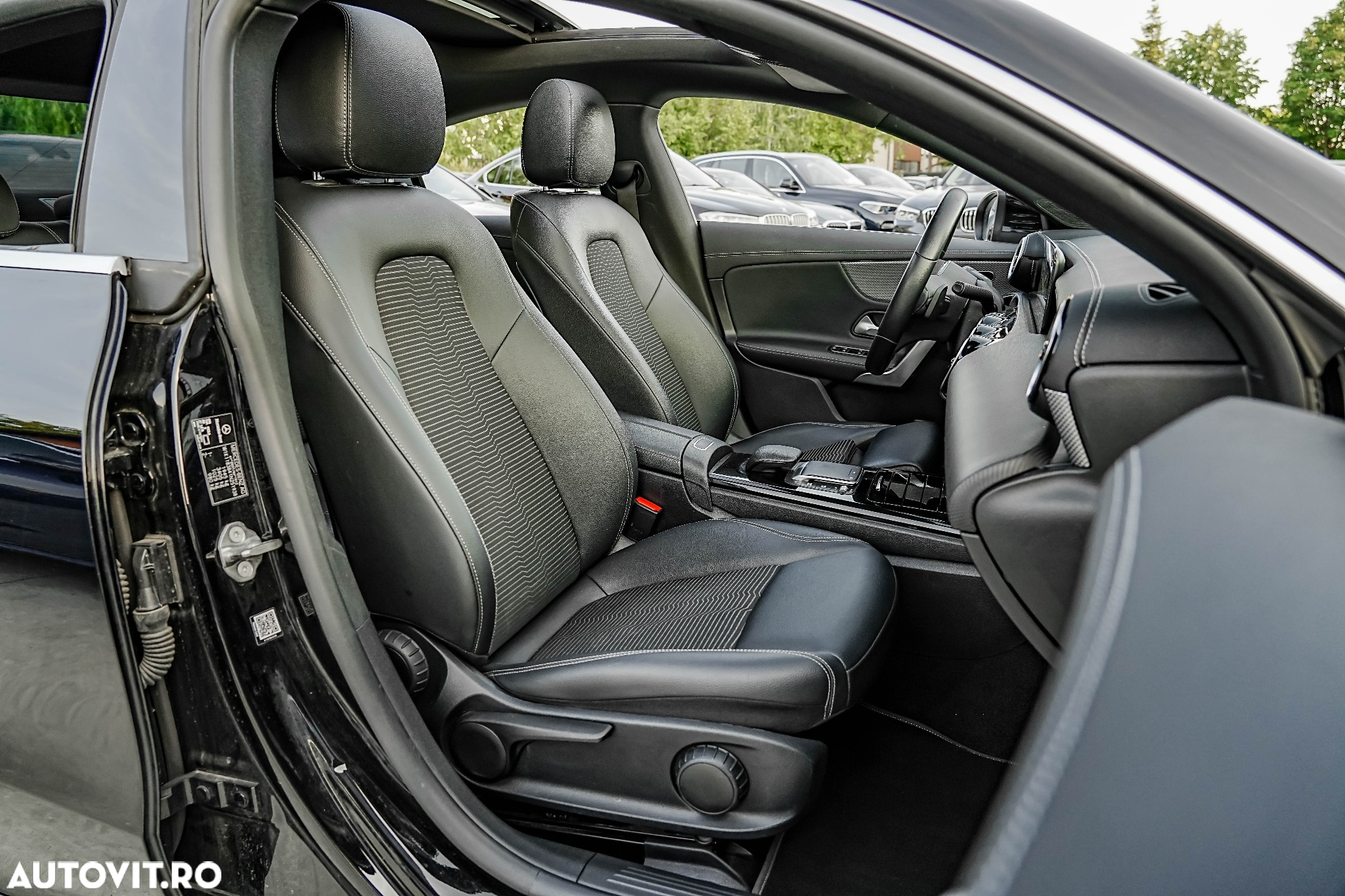 Mercedes-Benz CLA 180 7G-DCT Special Edition - 20