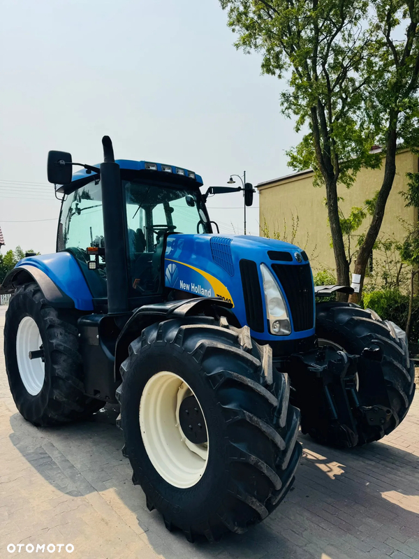 New Holland T8040