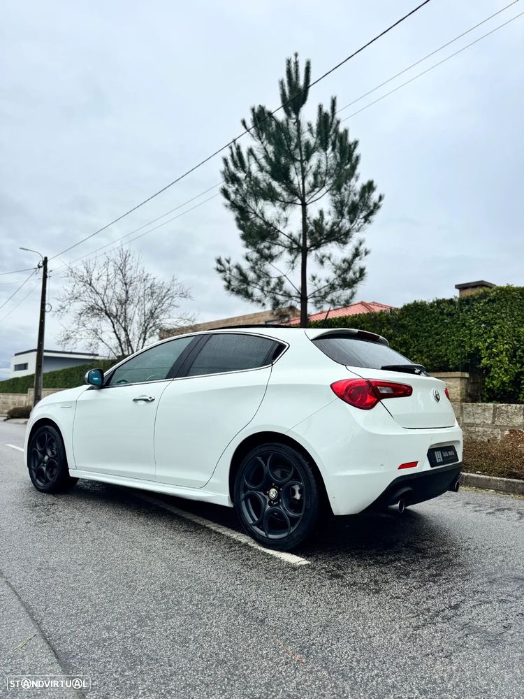 Alfa Romeo Giulietta 2.0 JTDM Distinctive - 8