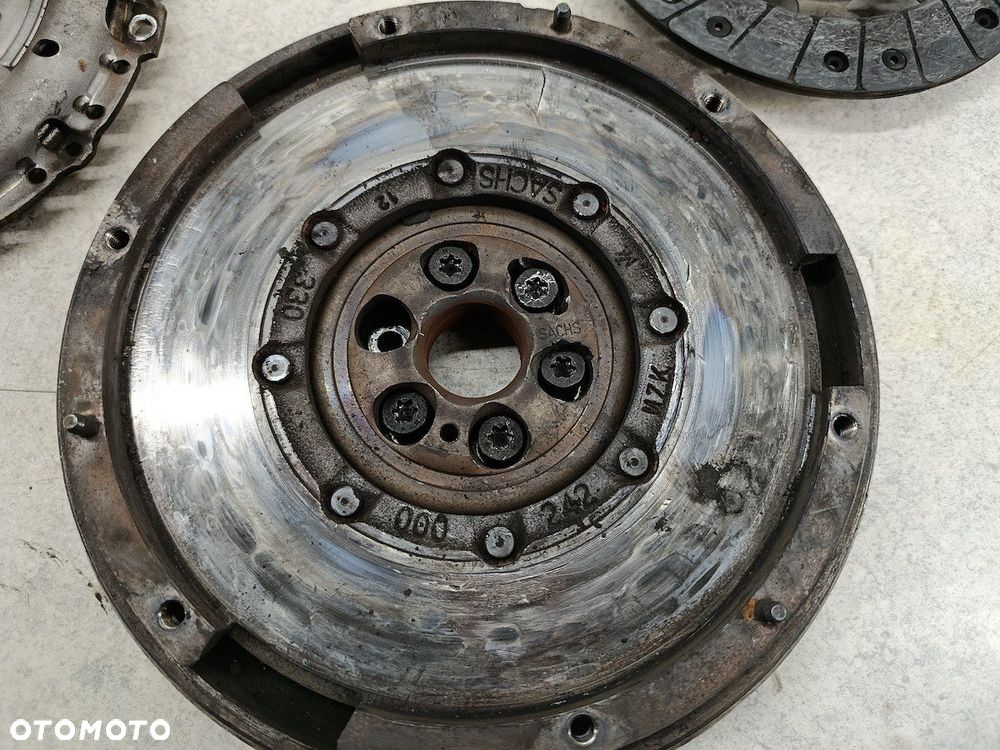 SPRZĘGŁO KOMPLETNE PEUGEOT 5008 123047510 323070110 1.6 THP - 7