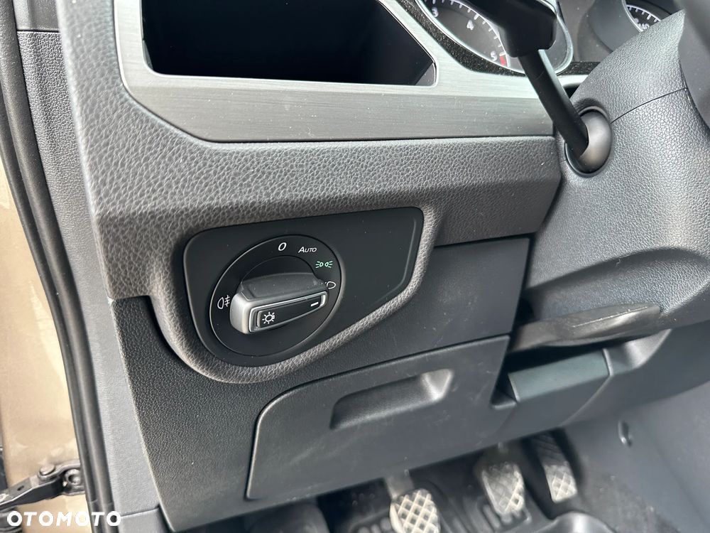 Volkswagen Touran 2.0 TDI BMT Comfortline - 15