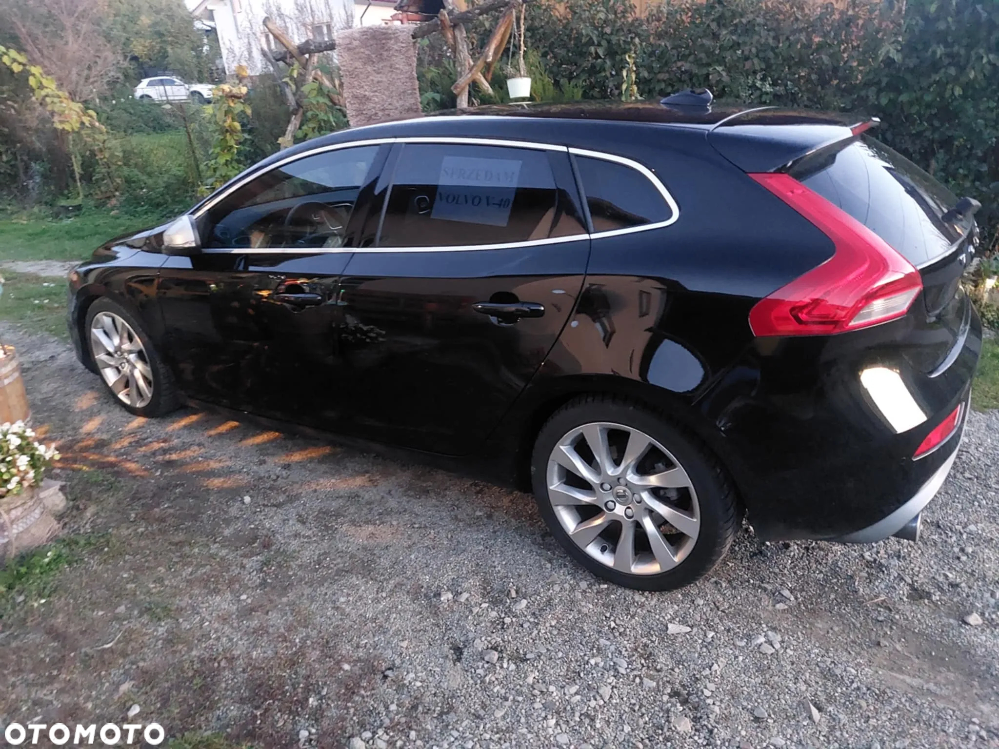Volvo V40 D2 Drive-E R-Design Momentum - 10