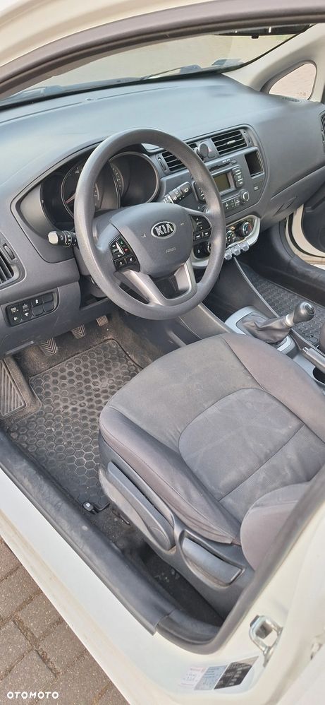Kia Rio - 9