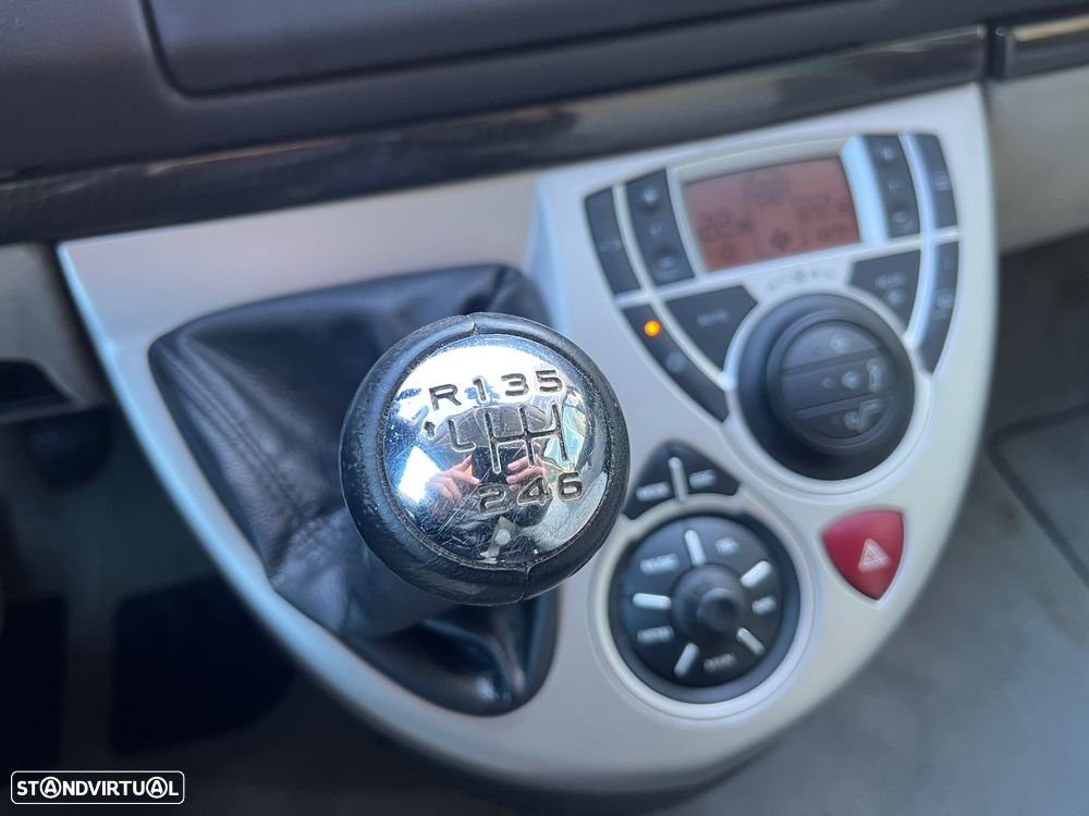 Peugeot 807 HDi 135 Family - 18