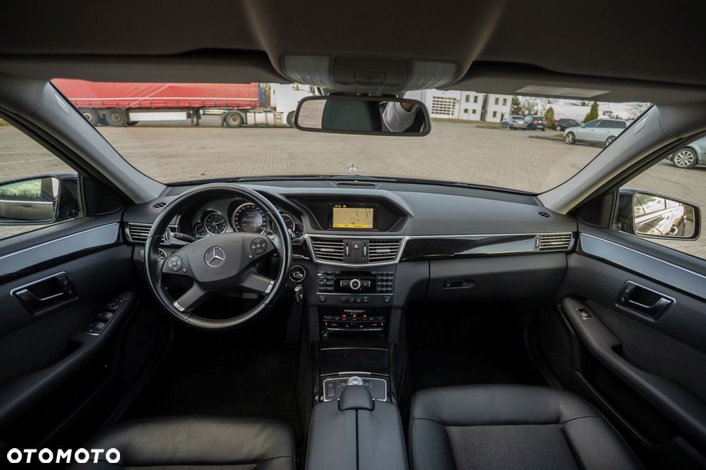 Mercedes-Benz Klasa E 220 CDI DPF BlueEFFICIENCY 7G-TRONIC Avantgarde - 34