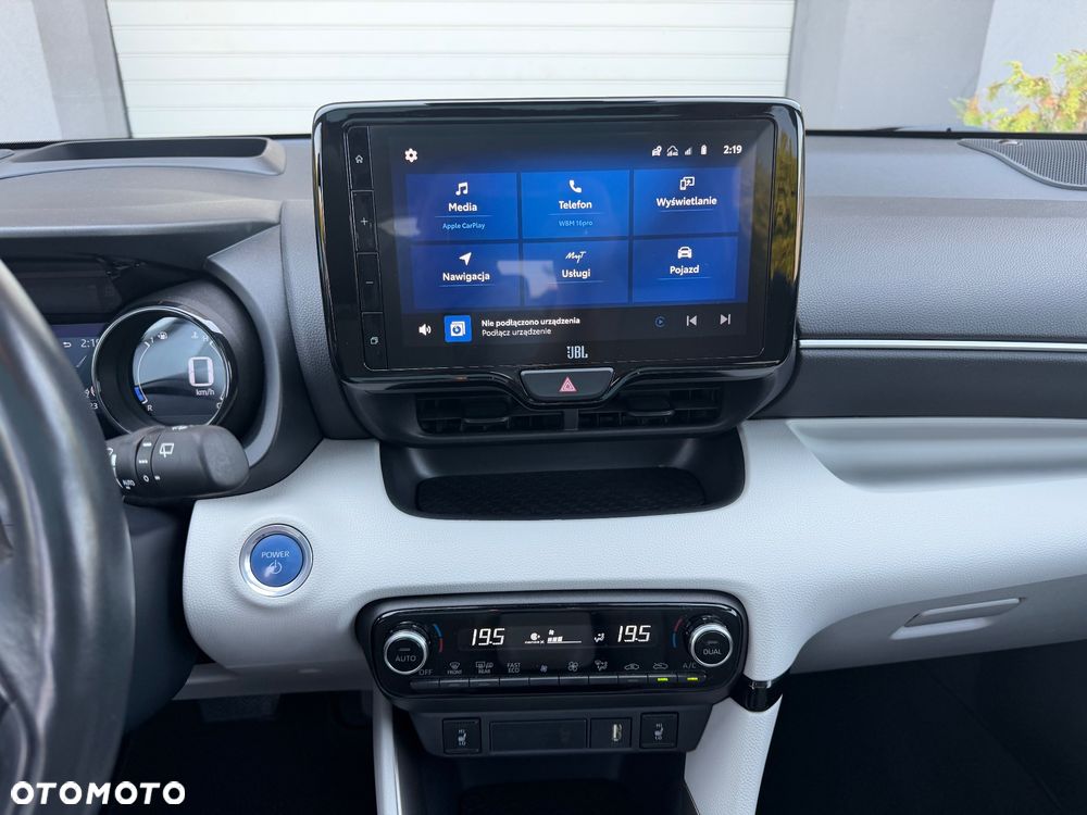 Toyota Yaris Hybrid 100 Selection Platinum - 14