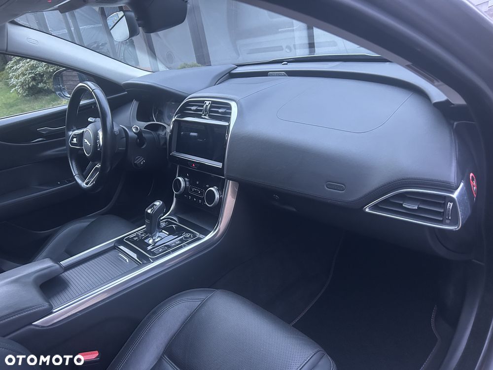 Jaguar XE 20d Prestige - 20
