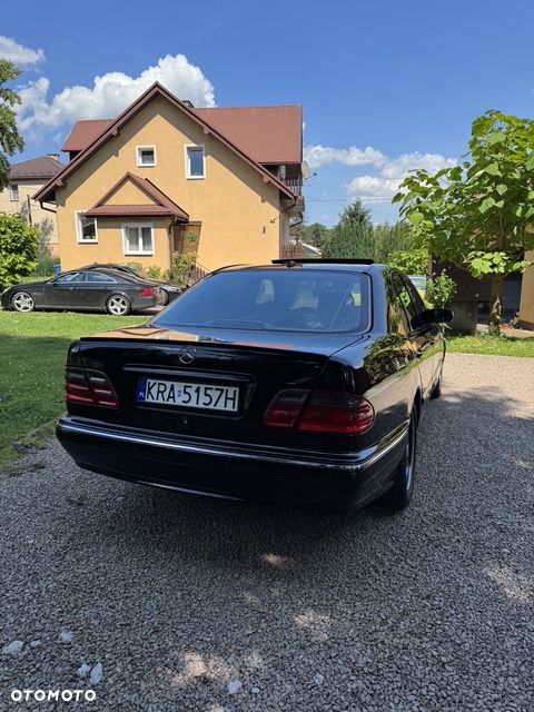 Mercedes-Benz Klasa E - 16