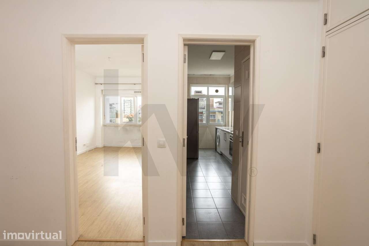 Apartamento T2 em Benfica com varanda - Grande imagem: 4/21