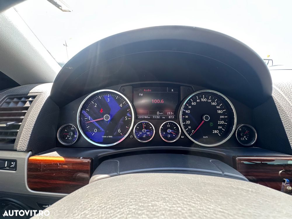 Volkswagen Touareg - 24