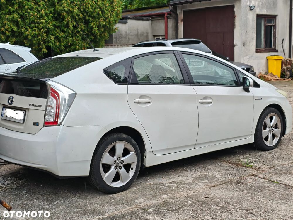 Toyota Prius 1.8 HSD Prestige - 2