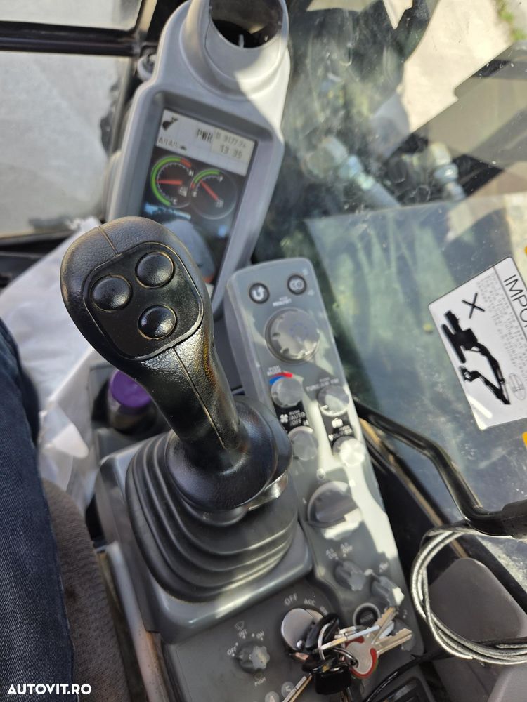 Hitachi ZX85, 2022, 3.177h, LAMA NIVELARE, senile CAUCIUC NOI, CUPLA RAPIDA HIDRAULICA+3 cupe noi, adanc sapare 5m, latimie 2,2m, inst picon pe brate, inst rotire pe brate, Aer condi, Antifurt, Computer in lb romana, leasing 4 ani-PROMOTIE 62.900 EUR+Tva - 5