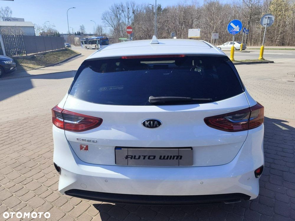 Kia Ceed - 9