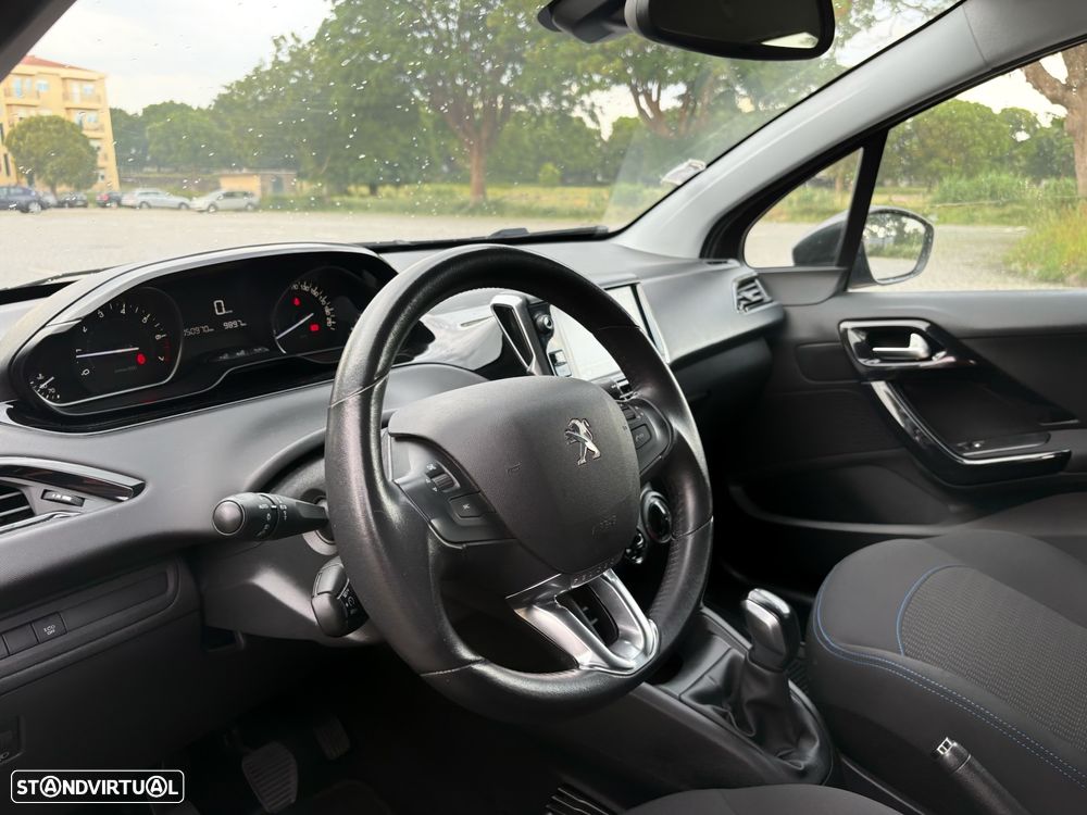 Peugeot 208 1.2 PureTech Signature - 11