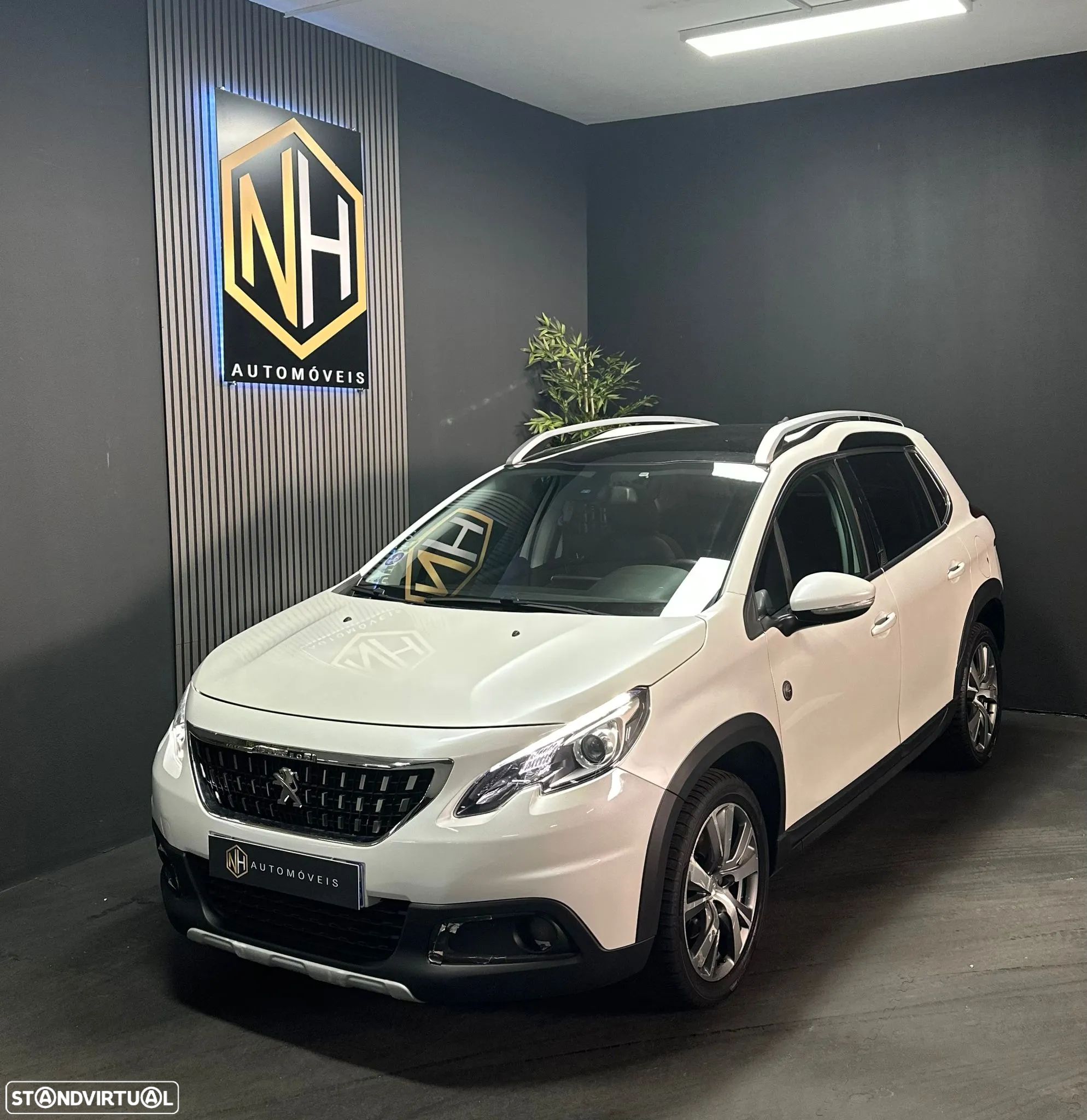 Peugeot 2008 1.2 PureTech Crossway EAT6 - 1