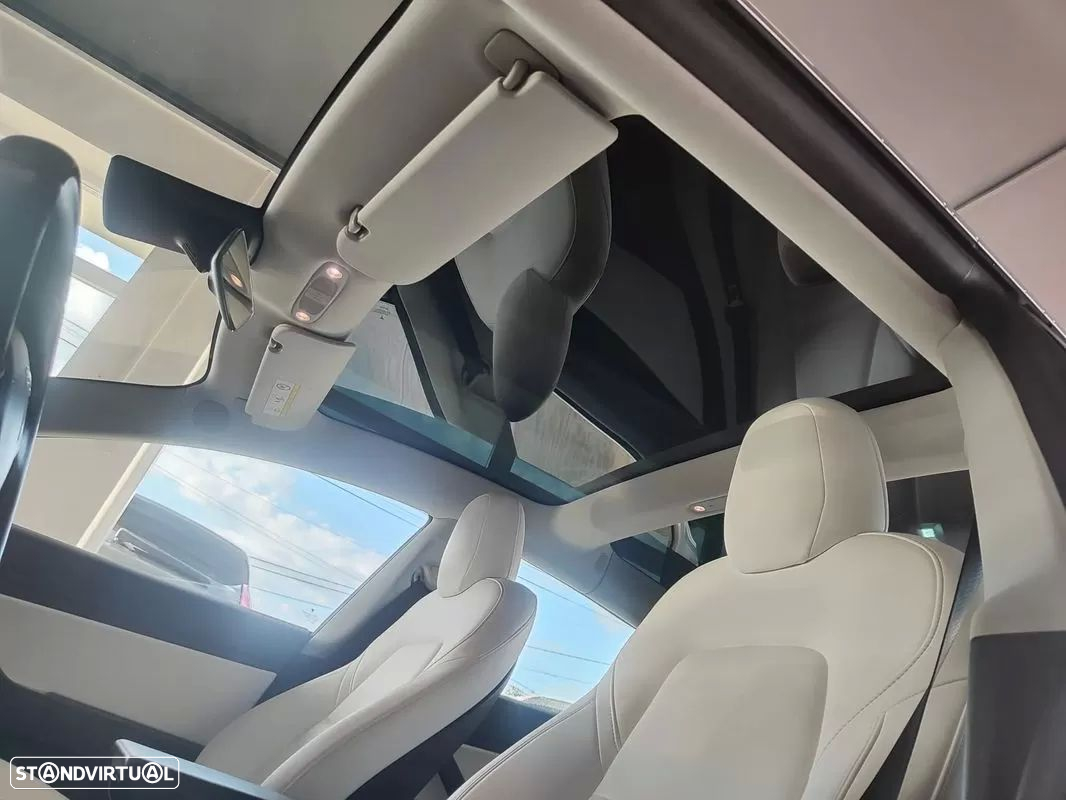 Tesla Model 3 - 25