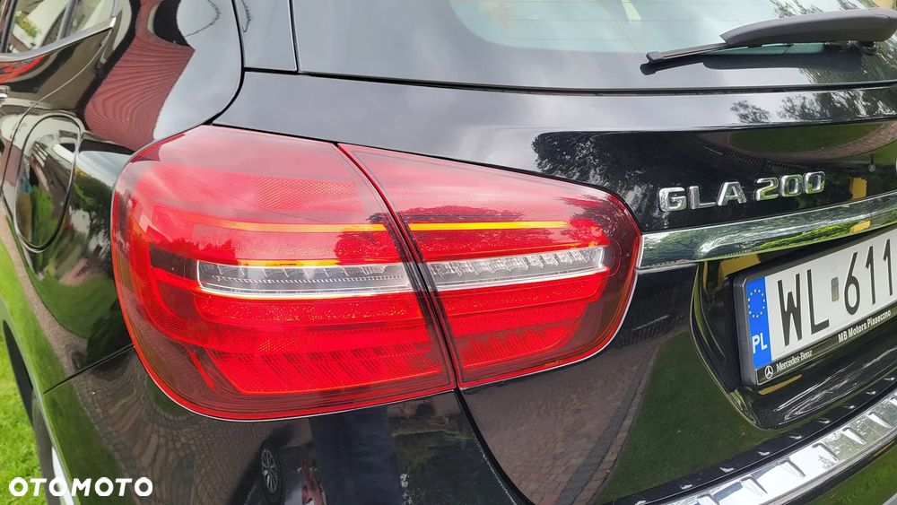 Mercedes-Benz GLA 200 7G-DCT - 34