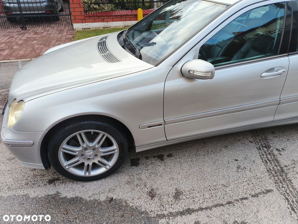 Mercedes-Benz Klasa C 320 4Matic Avantgarde Sport Edition - 26