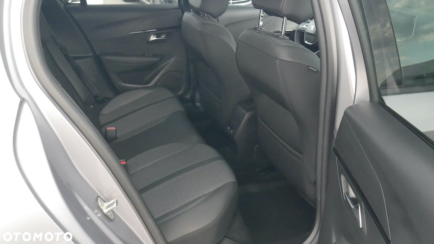 Peugeot 208 - 15