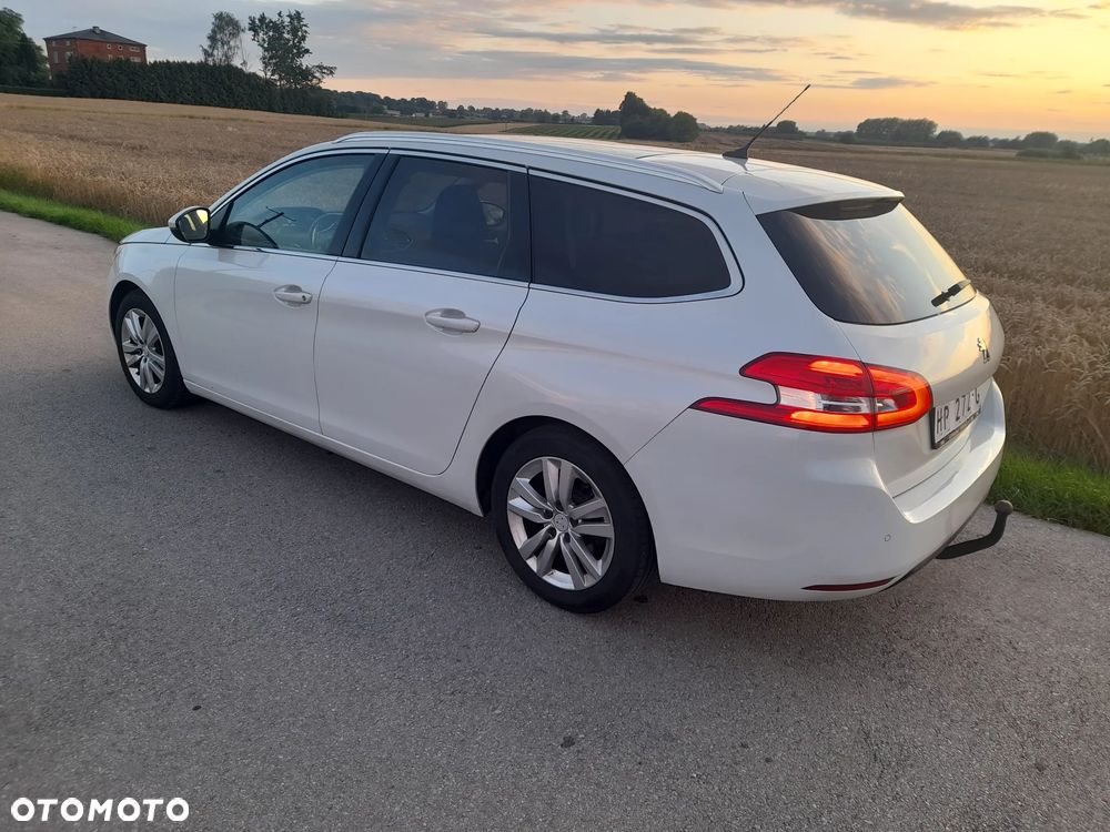 Peugeot 308 - 8