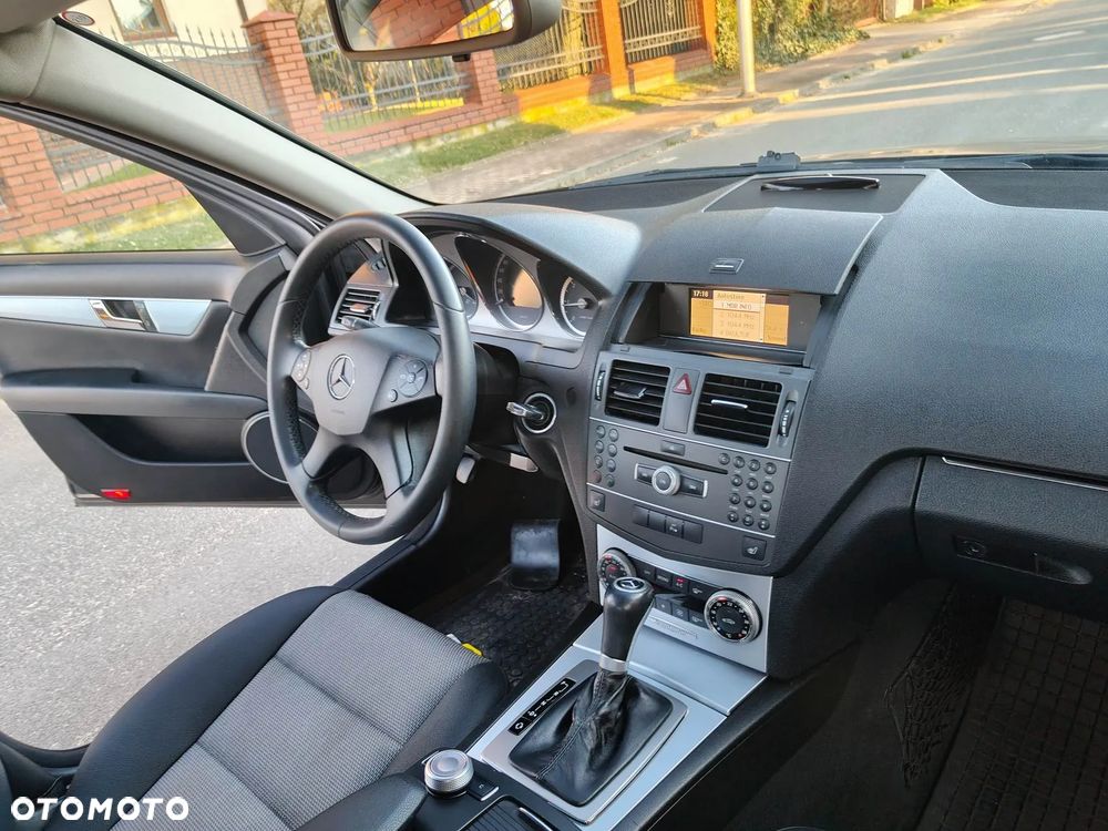 Mercedes-Benz Klasa C 220 CDI DPF Automatik BlueEFFICIENCY Avantgarde - 23