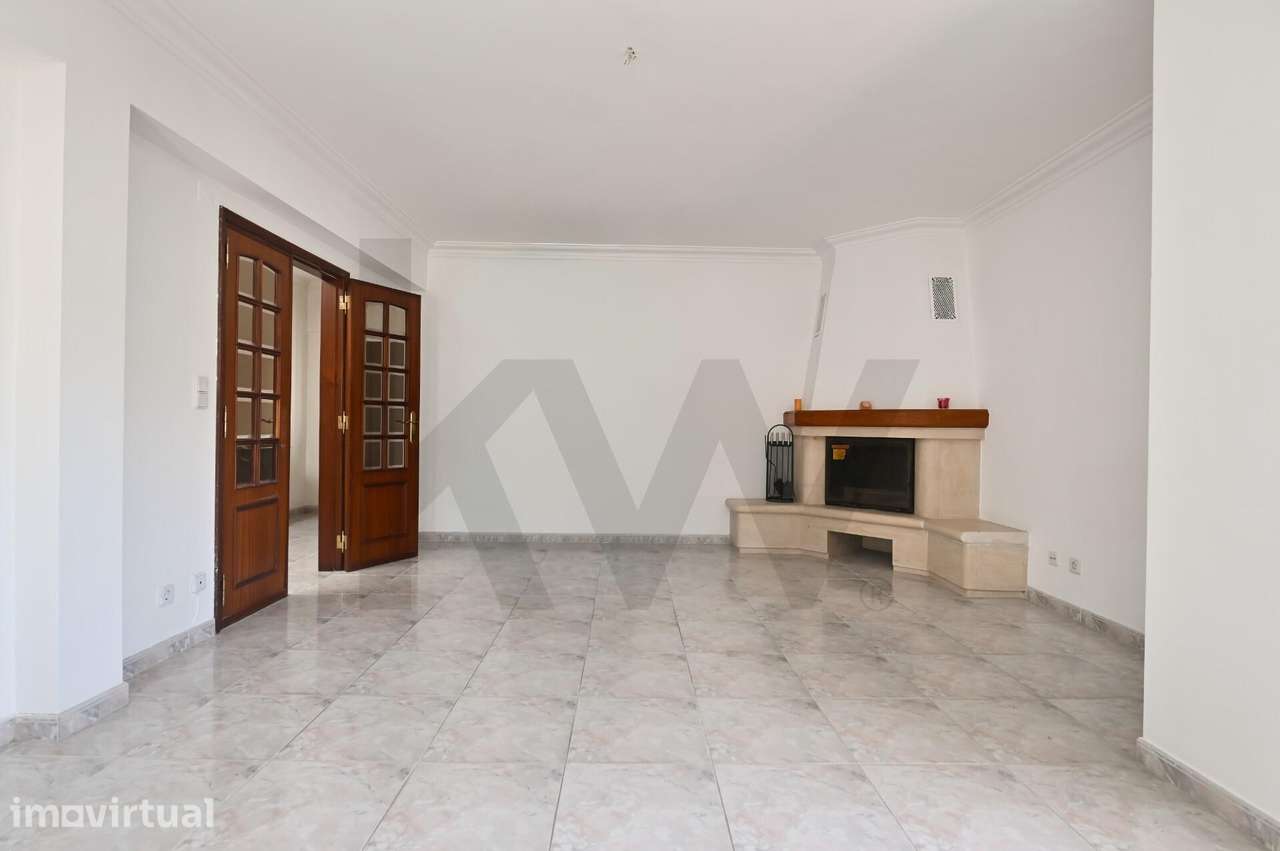 Espaçoso T3 em Rana (Cascais) com Garagem Box e Excelente Localização - Grande imagem: 2/27