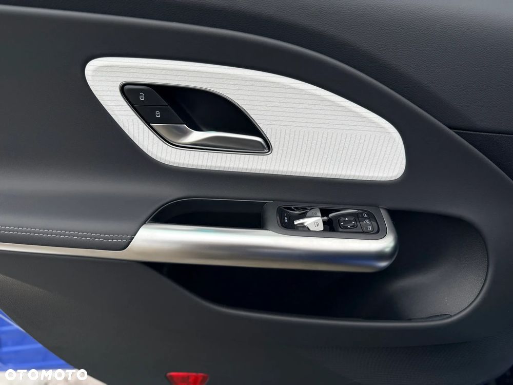 Mercedes-Benz CLA - 13