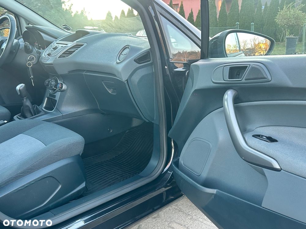 Ford Fiesta 1.25 Celebration - 25