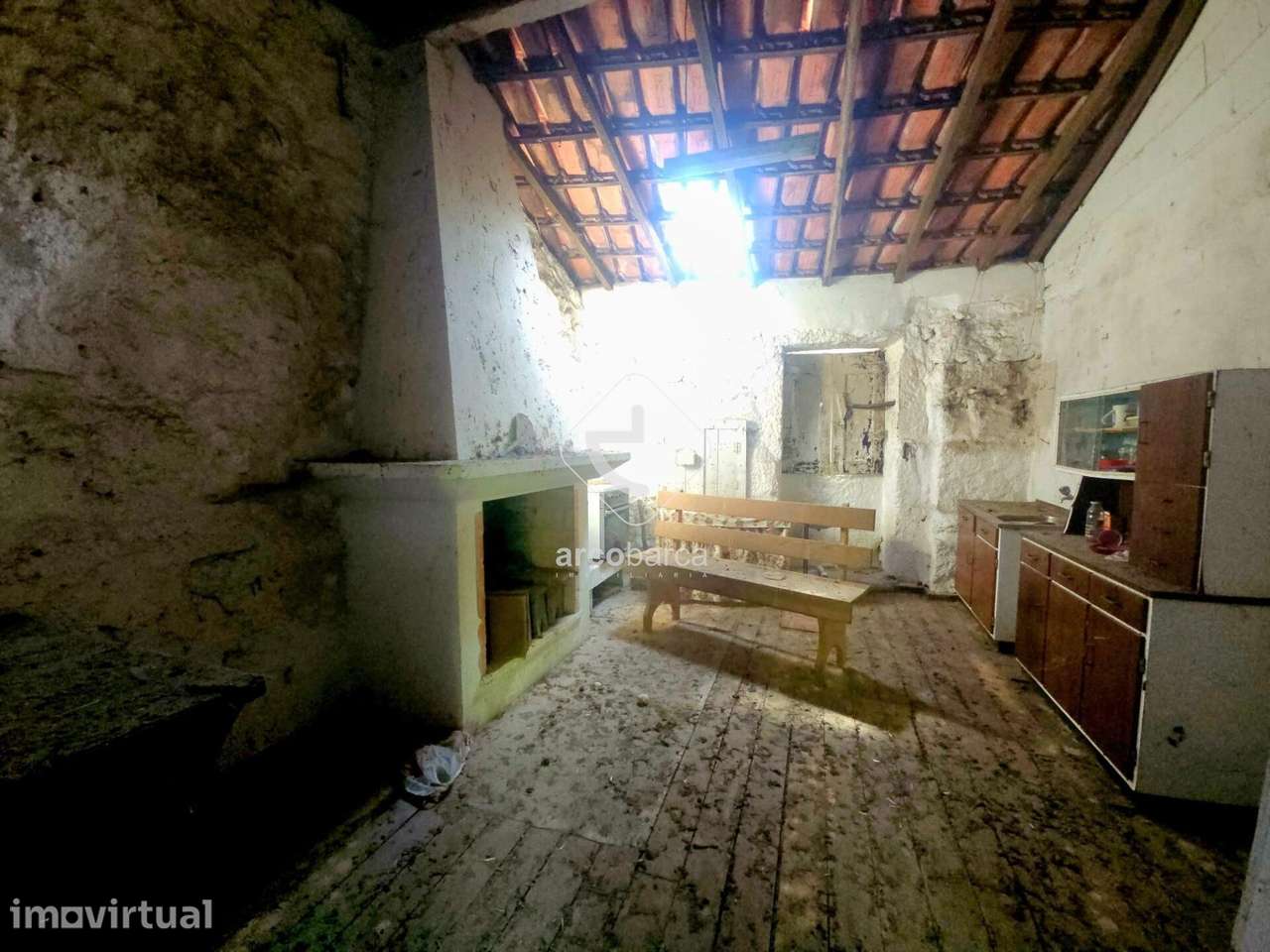 Casa para restauro com sequeiro e logradouro - Grande imagem: 4/23