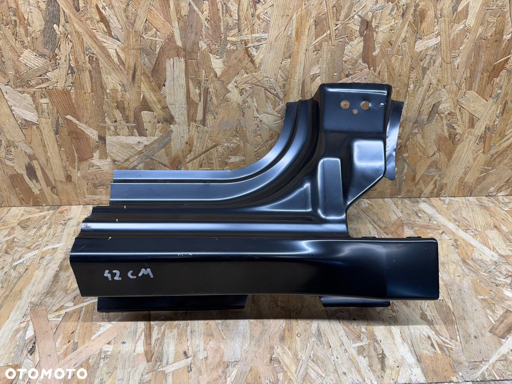 Prawy próg poszycie stopa przód peugeot 208 i