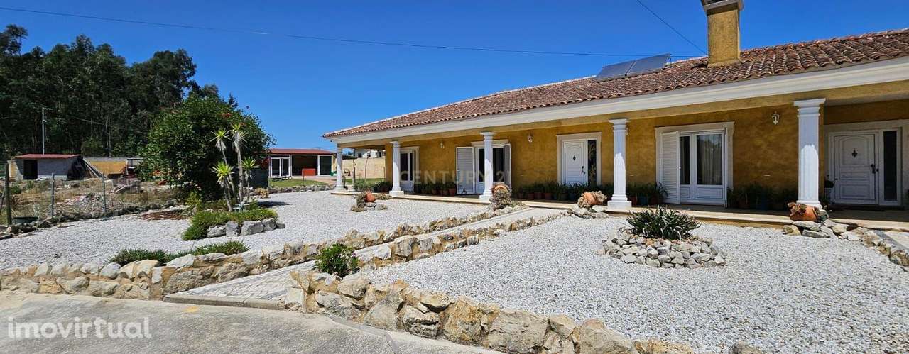 Moradia T4 térrea, com Piscina, Anexos, Garagem para 6 Carros e Elevad - Grande imagem: 2/17