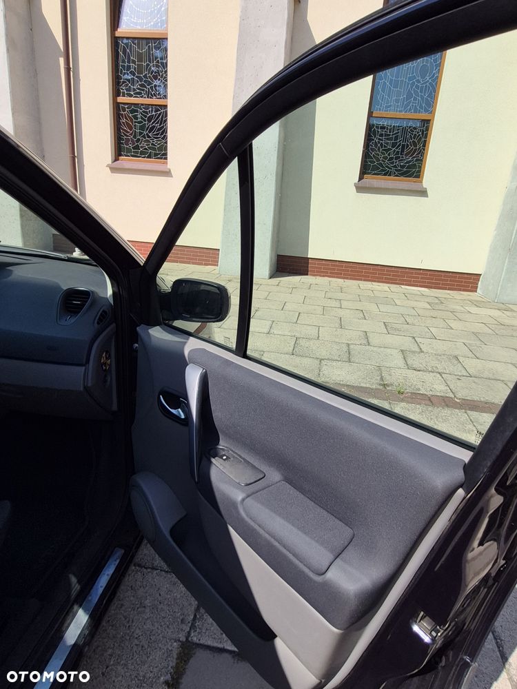 Renault Scenic 1.6 16V Confort Privilege - 10