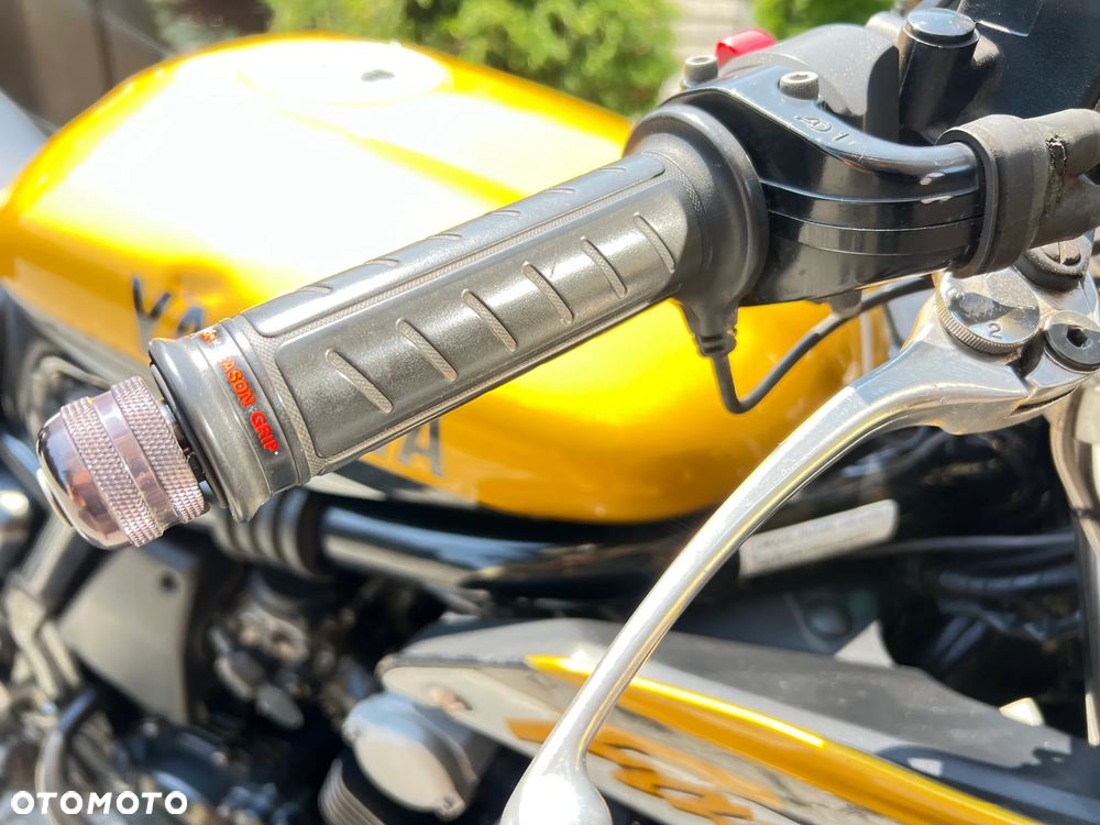 Yamaha FZS - 8