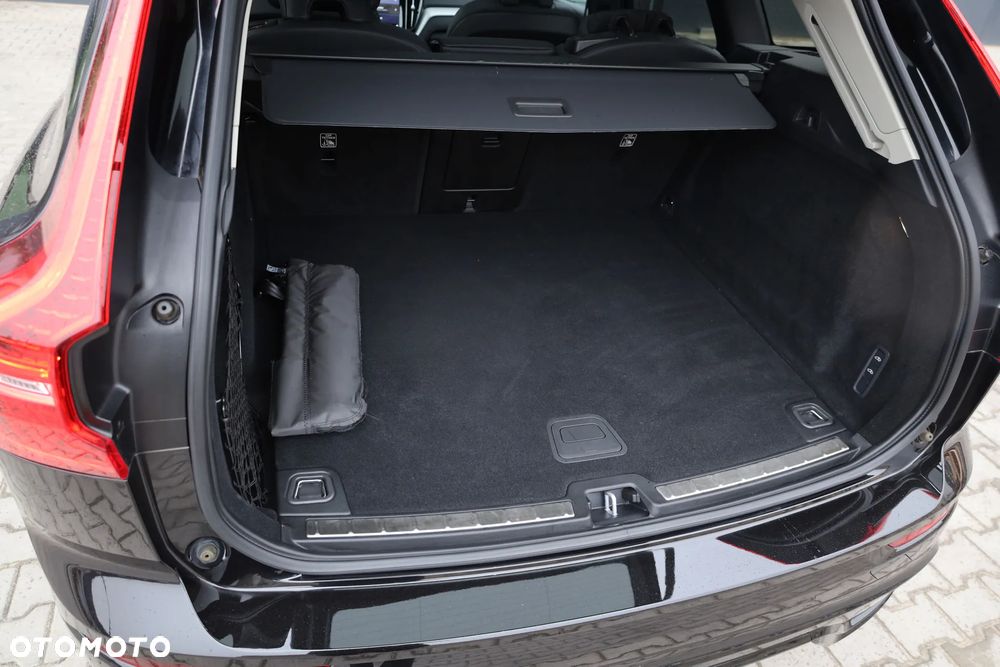 Volvo XC 60 B5 B AWD Ultimate Dark - 32