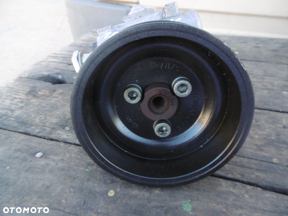 Pompa wspomagania Golf VW NEWBETLE 1,4 16V - 2