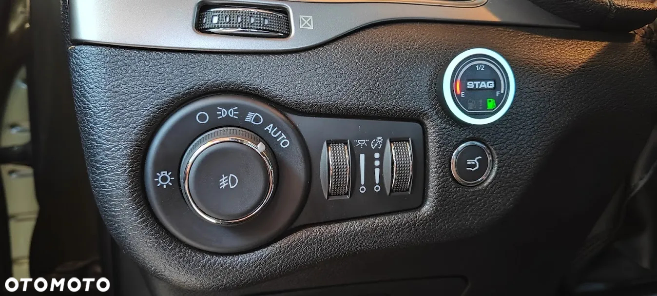 Jeep Cherokee - 26