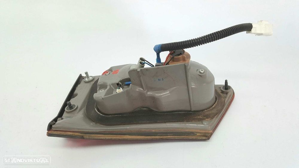 FAROLIM TRASEIRO ESQUERDO LEXUS IS200 (DS2/IS2) 220D - 7