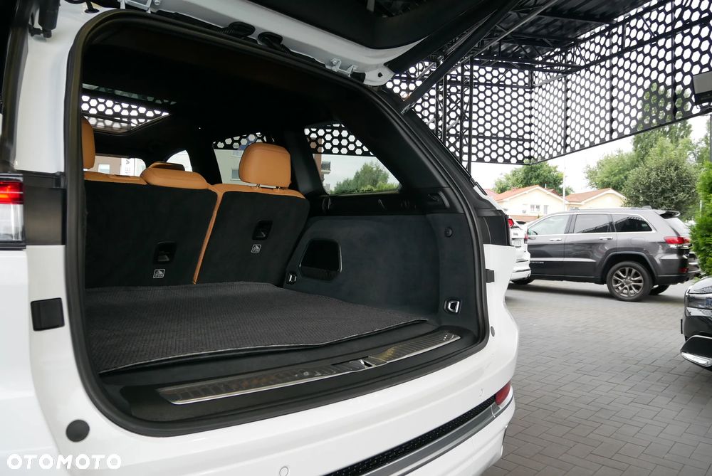 Jeep Grand Cherokee - 34