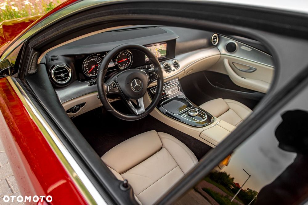 Mercedes-Benz Klasa E 220 d 4-Matic 9G-TRONIC - 18