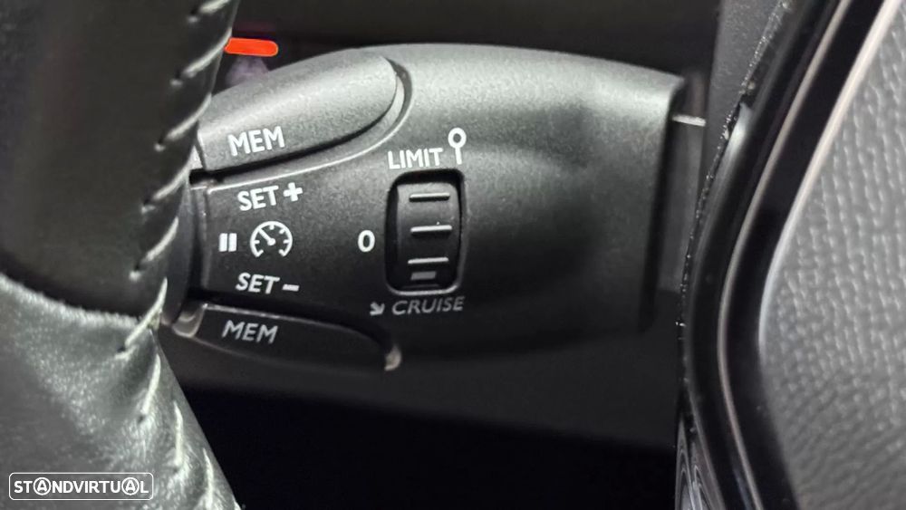 Peugeot 2008 1.2 PureTech Allure Pack - 33