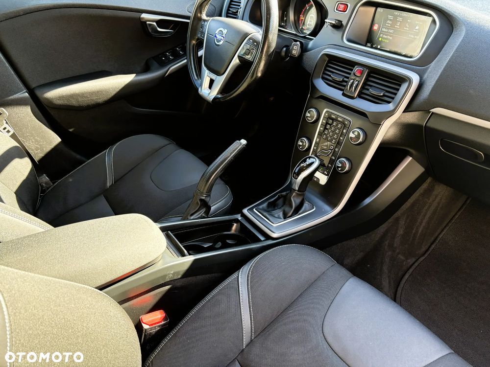 Volvo V40 D4 Geartronic RDesign - 19
