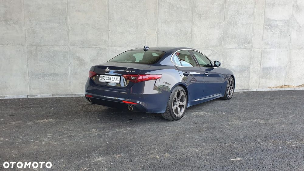 Alfa Romeo Giulia 2.2 AT8 Super - 4