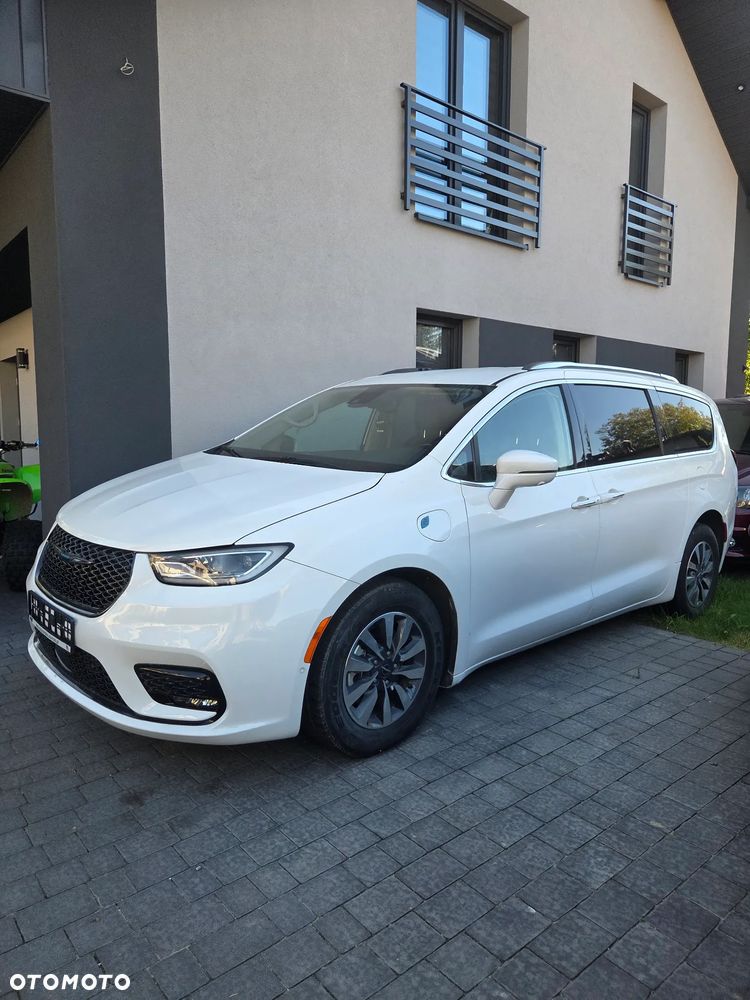 Chrysler Pacifica - 2