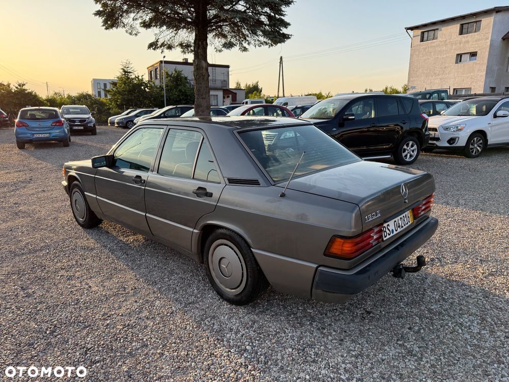 Mercedes-Benz W201 (190) - 24