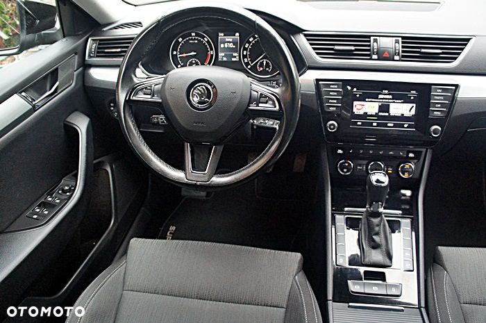 Skoda Superb 2.0 TDI DSG Sportline - 23